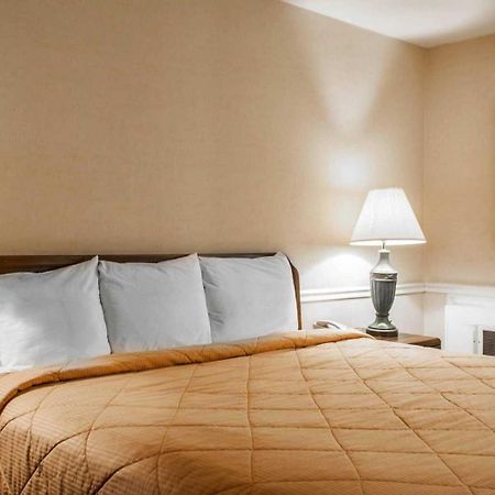 Rodeway Inn Lyons - La Grange Bagian luar foto