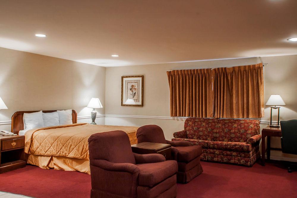 Rodeway Inn Lyons - La Grange Bagian luar foto