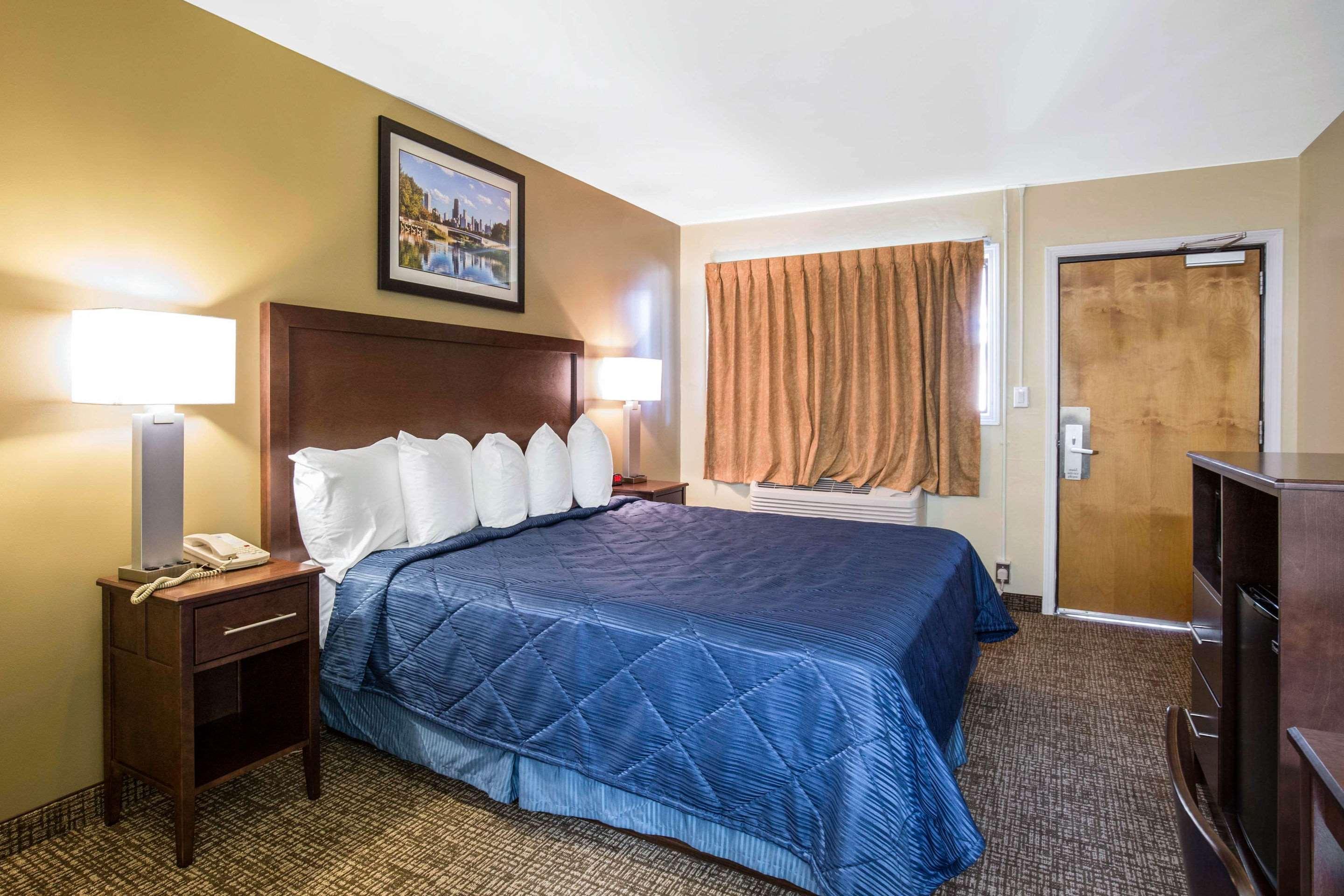 Rodeway Inn Lyons - La Grange Bagian luar foto