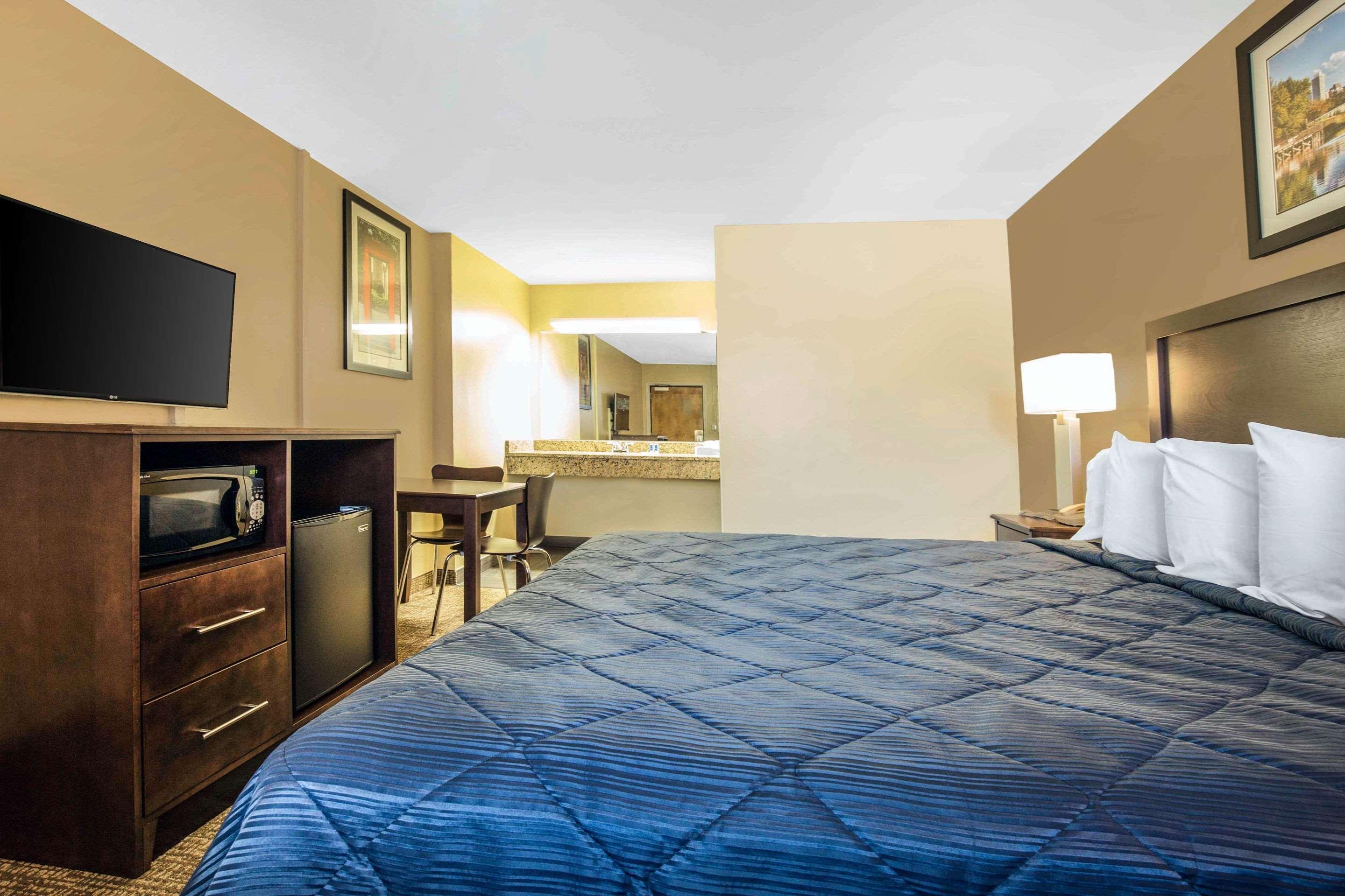 Rodeway Inn Lyons - La Grange Bagian luar foto