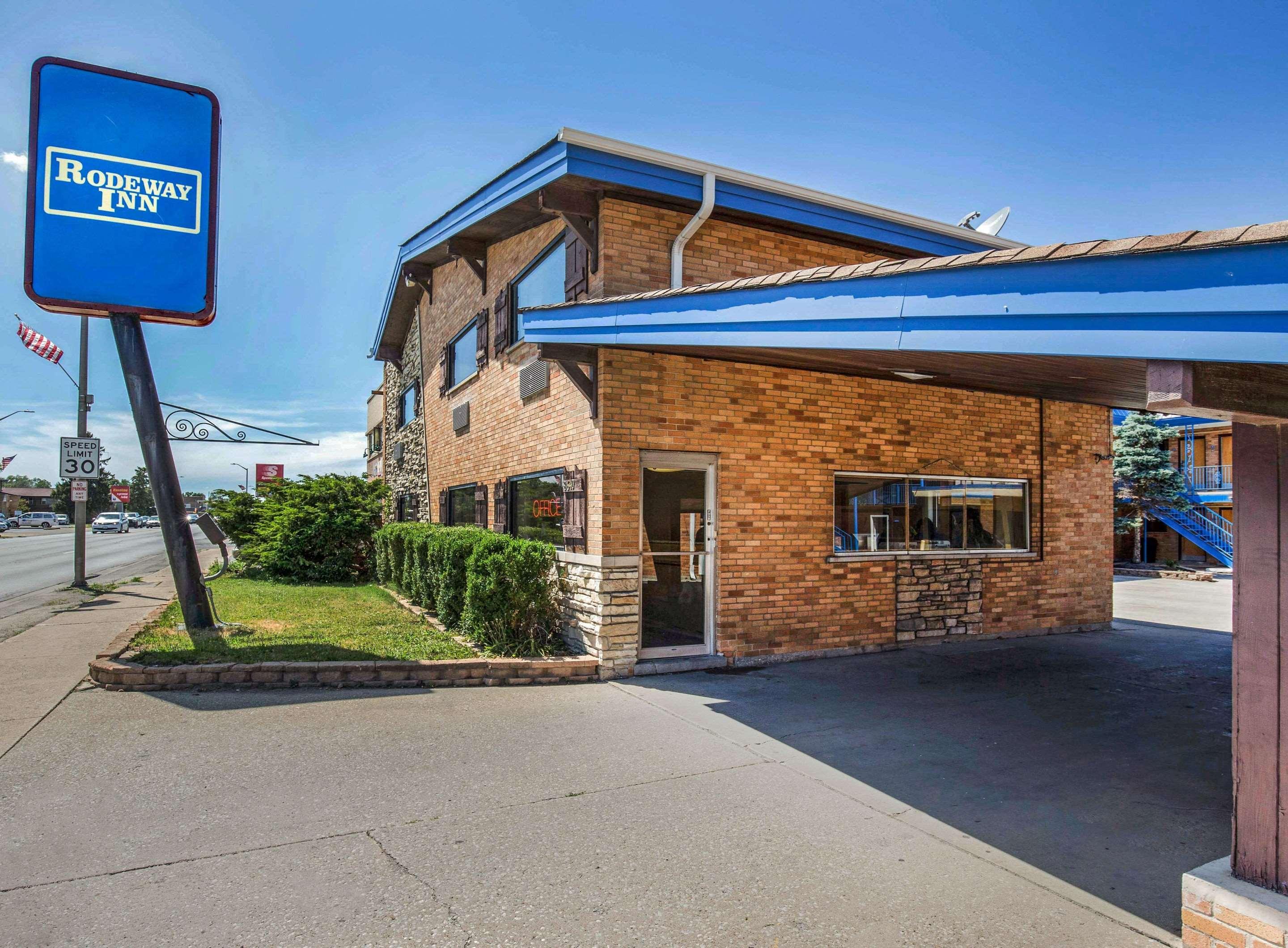 Rodeway Inn Lyons - La Grange Bagian luar foto