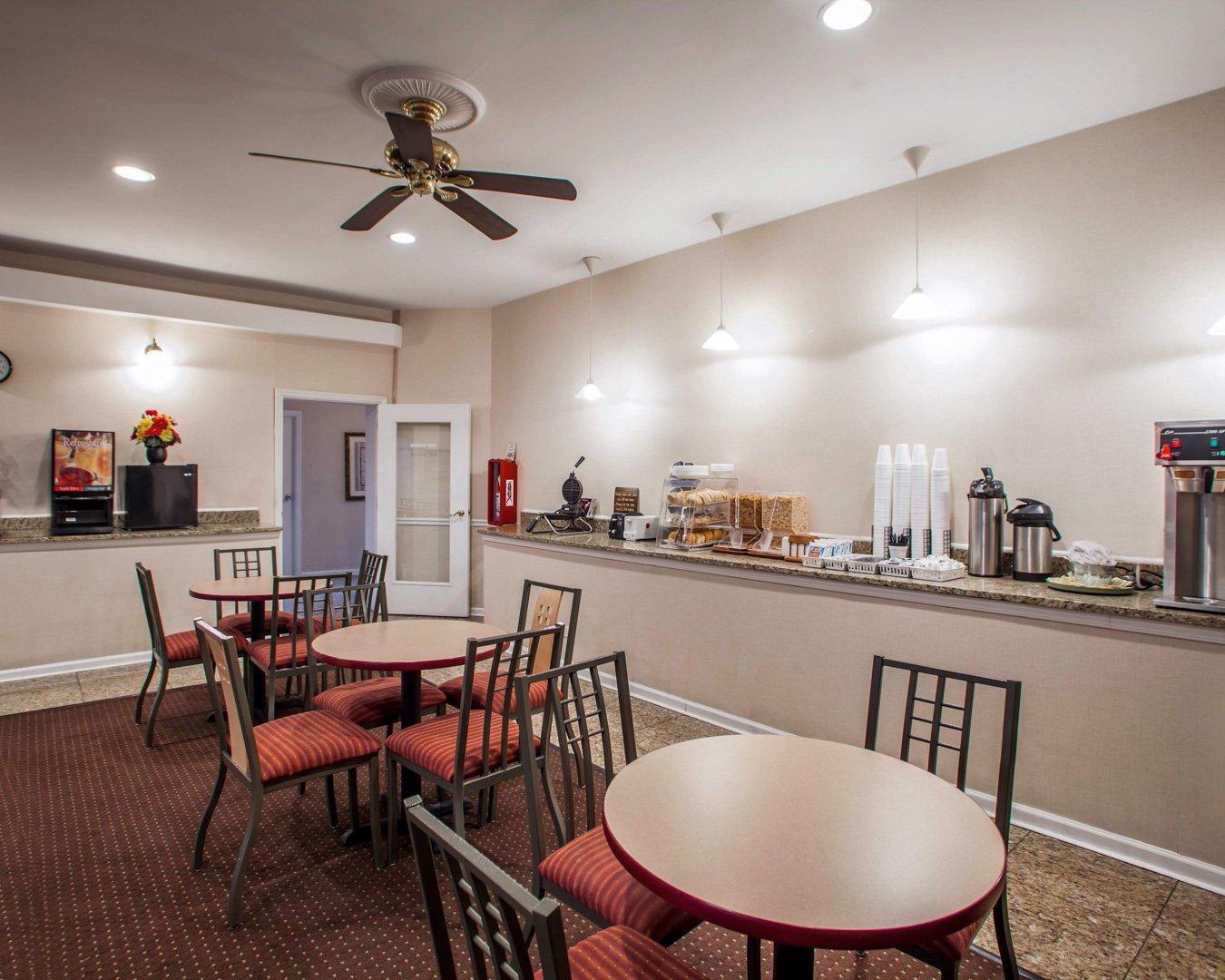 Rodeway Inn Lyons - La Grange Bagian luar foto