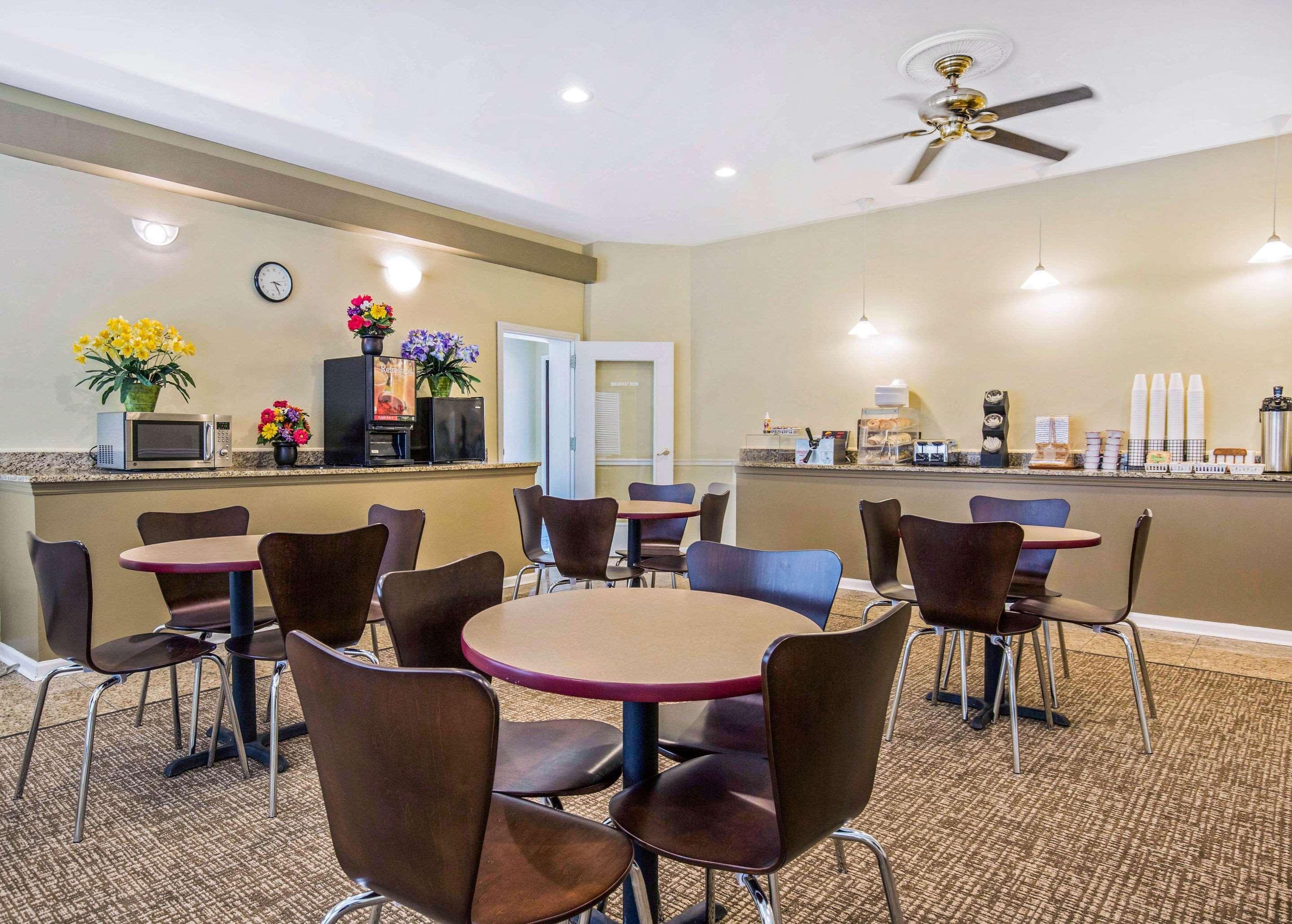 Rodeway Inn Lyons - La Grange Bagian luar foto
