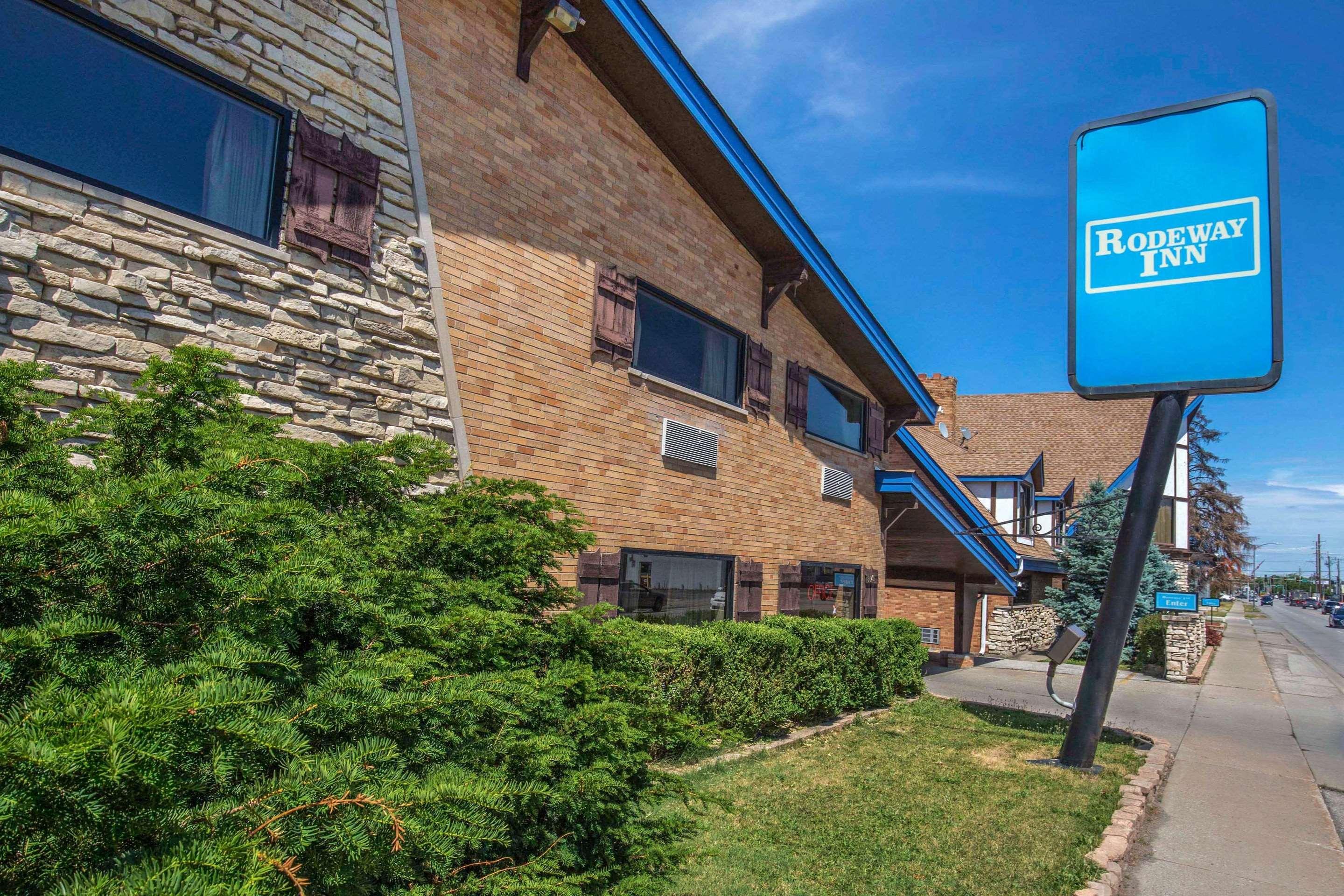 Rodeway Inn Lyons - La Grange Bagian luar foto